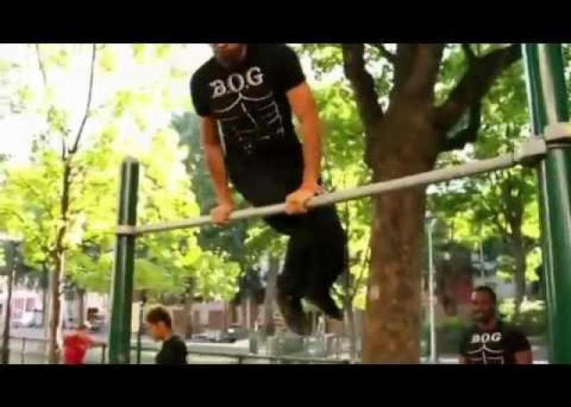Calisthenics in Paris - Amazing Street Workout Presentation 2014 (HD)