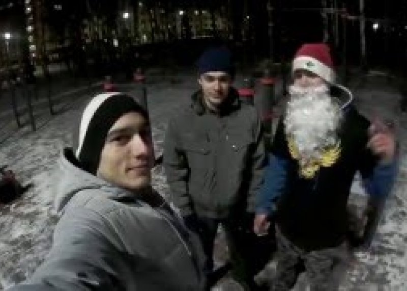 Предновогодний замес от заряженого Деда Мороза