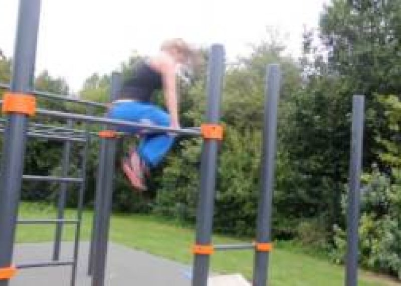 Melanie Driessen (Netherlands) First Female World Championship in Street Workout 2014 Amsterdam